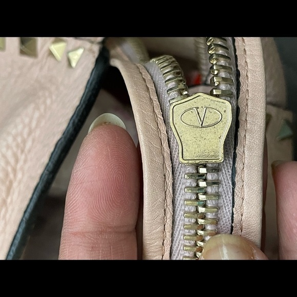 Authentic Valentino Garavani Rockstud Two way bag - Picture 10 of 12